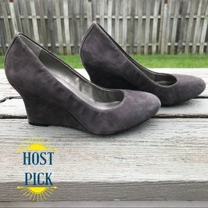 ⭐️HP Everyday Essentials⭐️ EUC Suede Leather Wedge